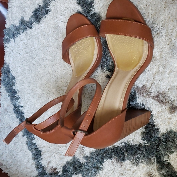 Tan Open-Toe Block Heels - Picture 2 of 4